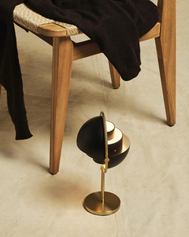 Gubi Multi-Lite tafellamp oplaadbaar brass shiny