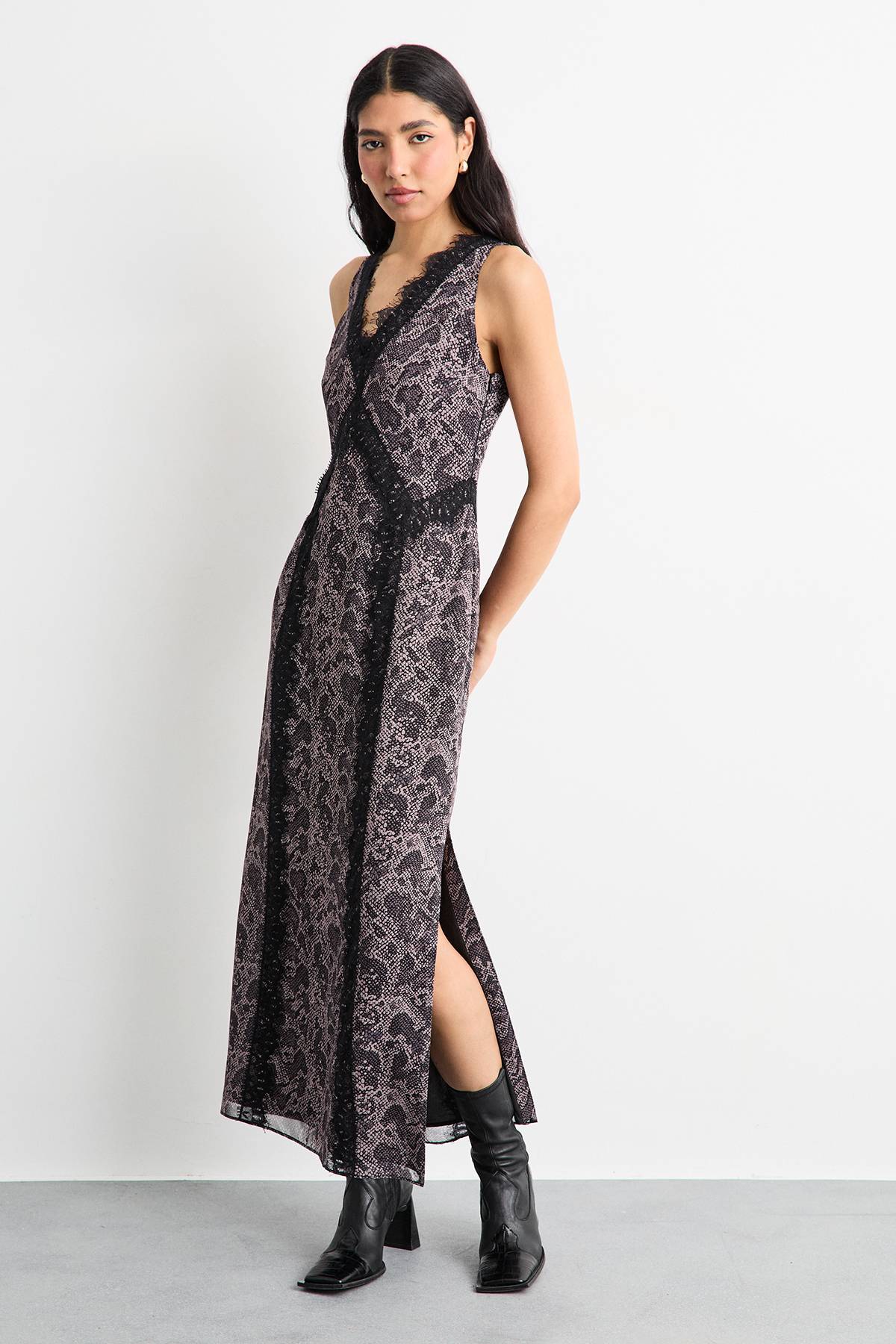 Warehouse Robe en Mousseline Imprimée avec Dentelle