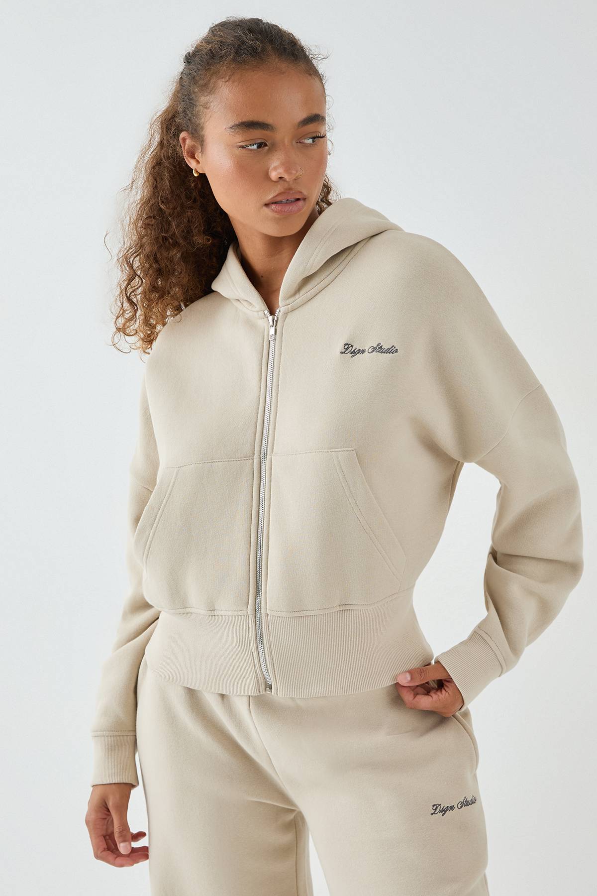 Ensemble de Survêtement DSGN Studio à Casynthétiqueche Zippé Crop Boxy avec Ourlet Profond