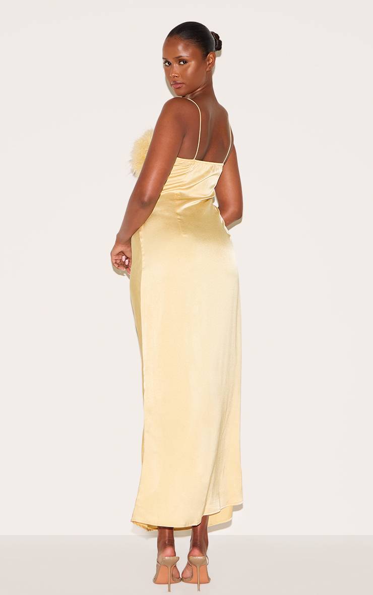 Jaune Robe Longue Satinée À Bretelles Avec Détail Plumes Au Buste