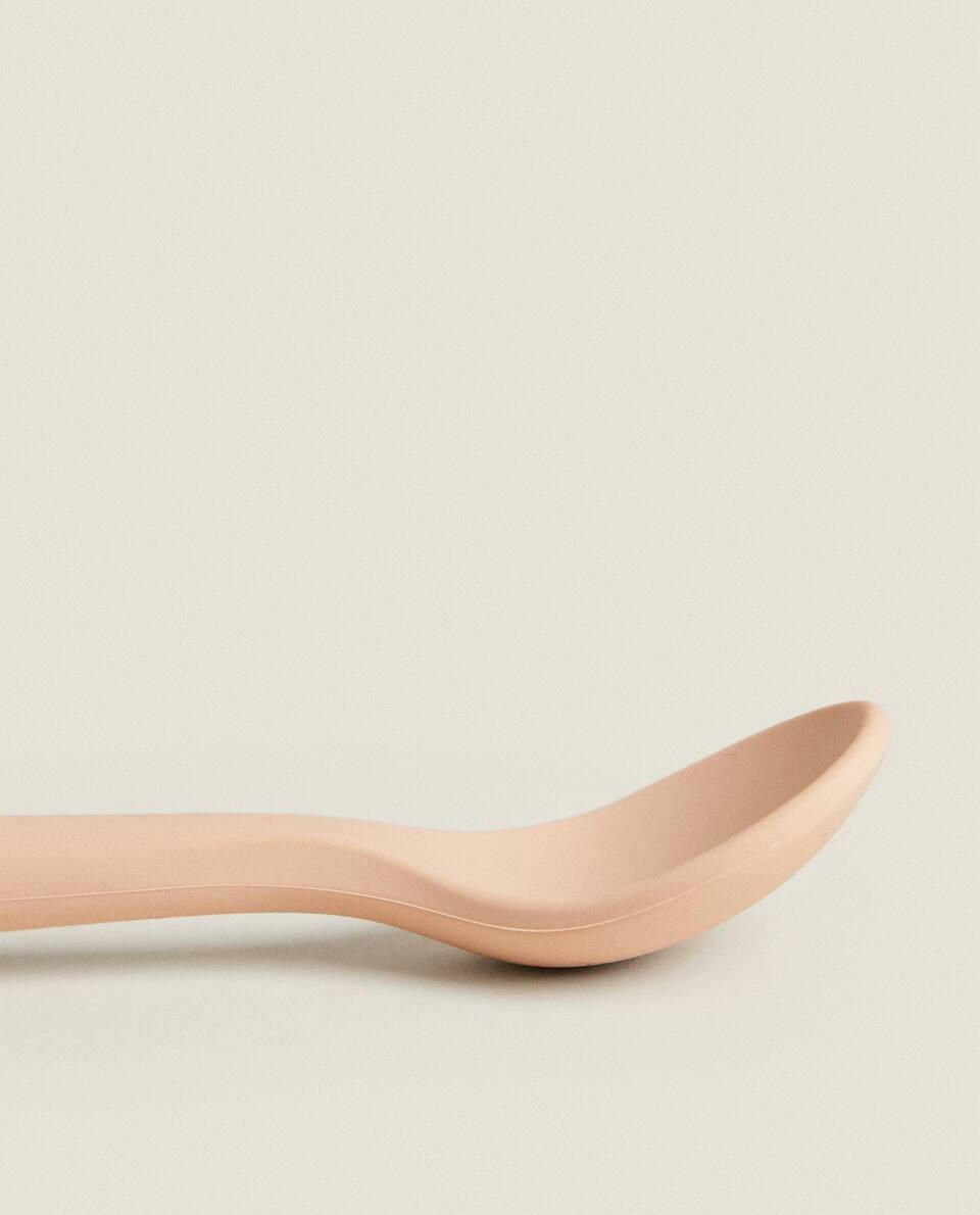 COLHER DE SILICONE EM FORMATO DE MORCEL