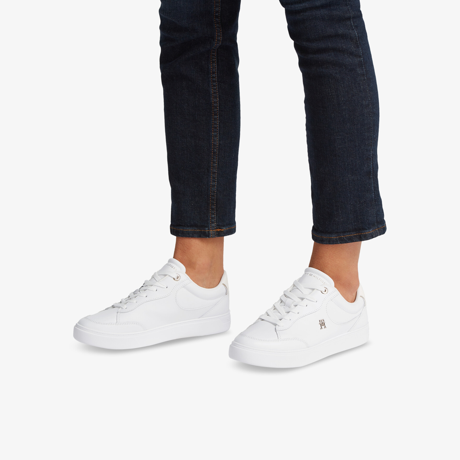 TOMMY HILFIGER Essential Chic Court Damen Sneaker Low weiß
