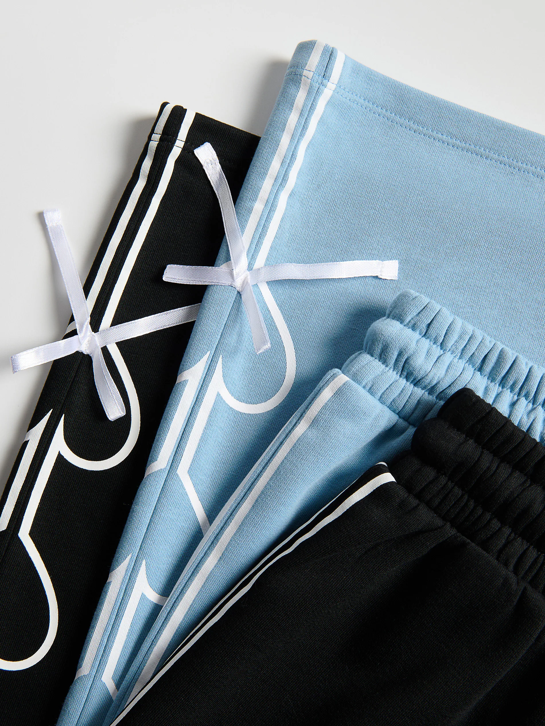 Sweathose mit Schleifendetails