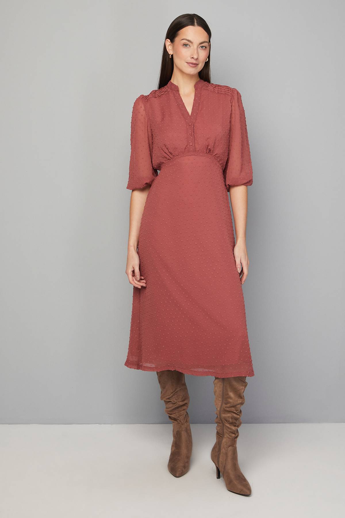 Wallis Robe Midi Boutonnée à Détails Plissés Dobby