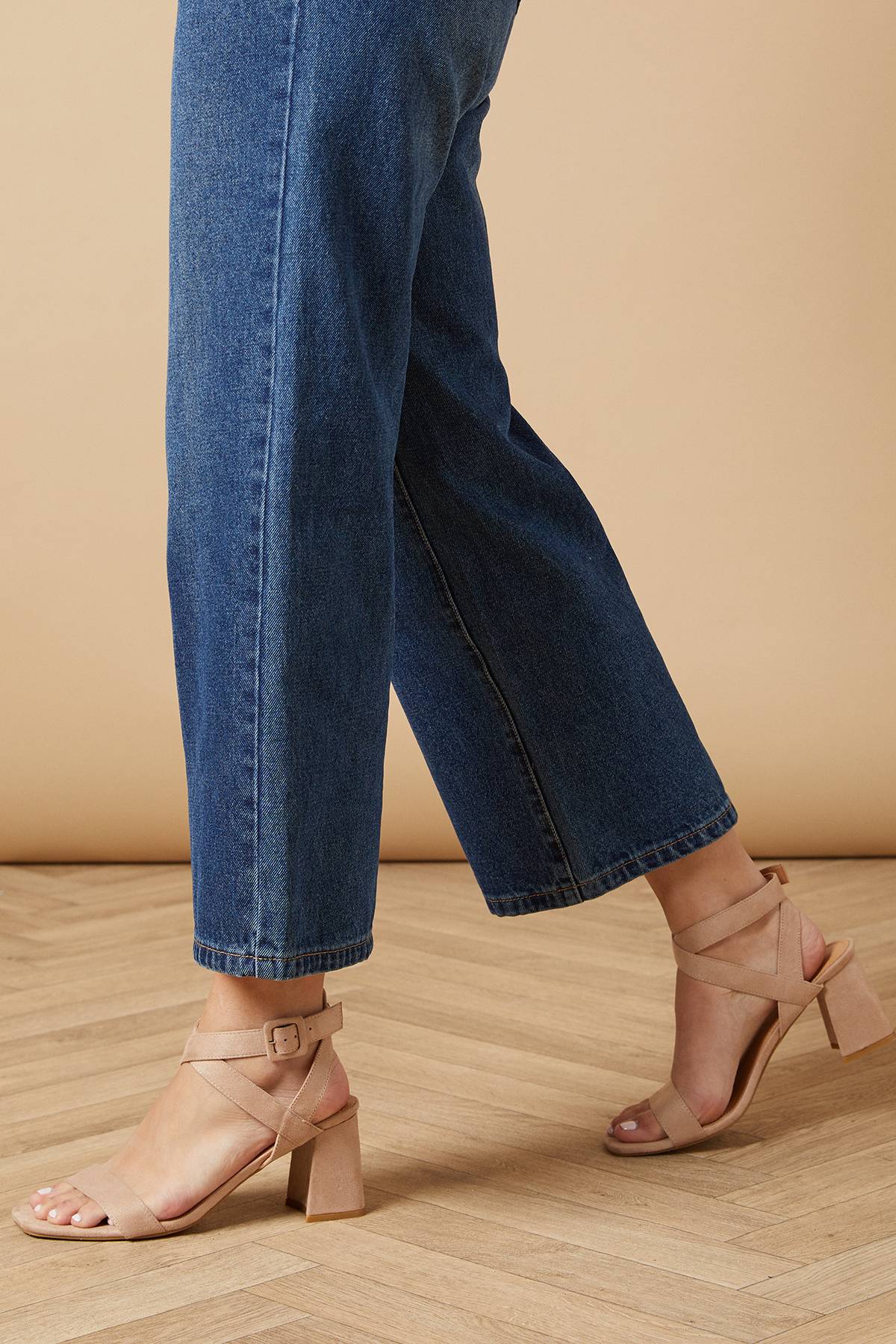Oasis Sandales à Talon Bloc Moyen Millie avec Boucle Recouverte