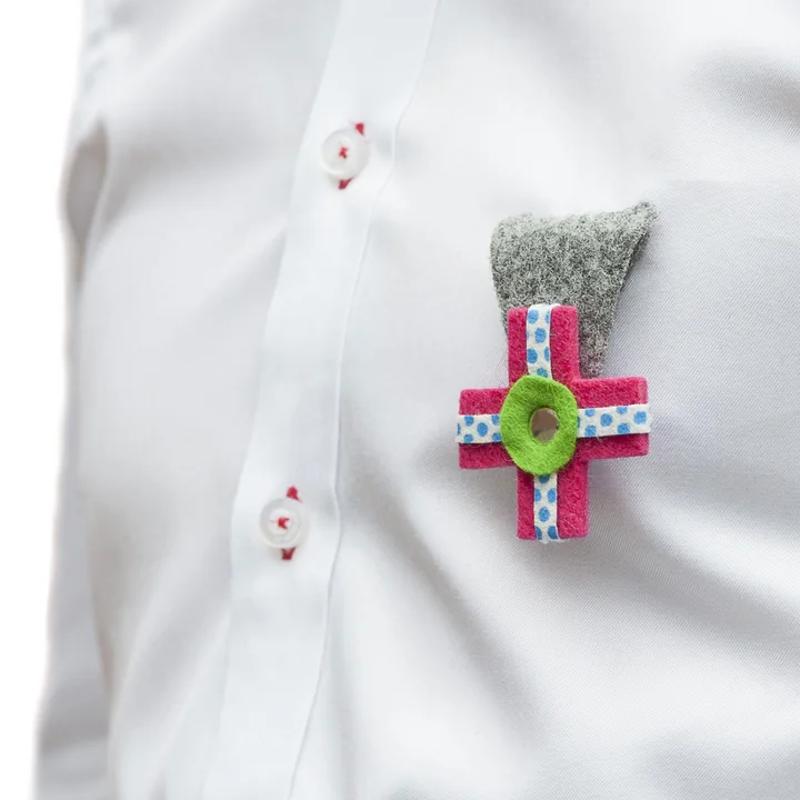 vonbox - Buntes Verdienstkreuz, grau / pink