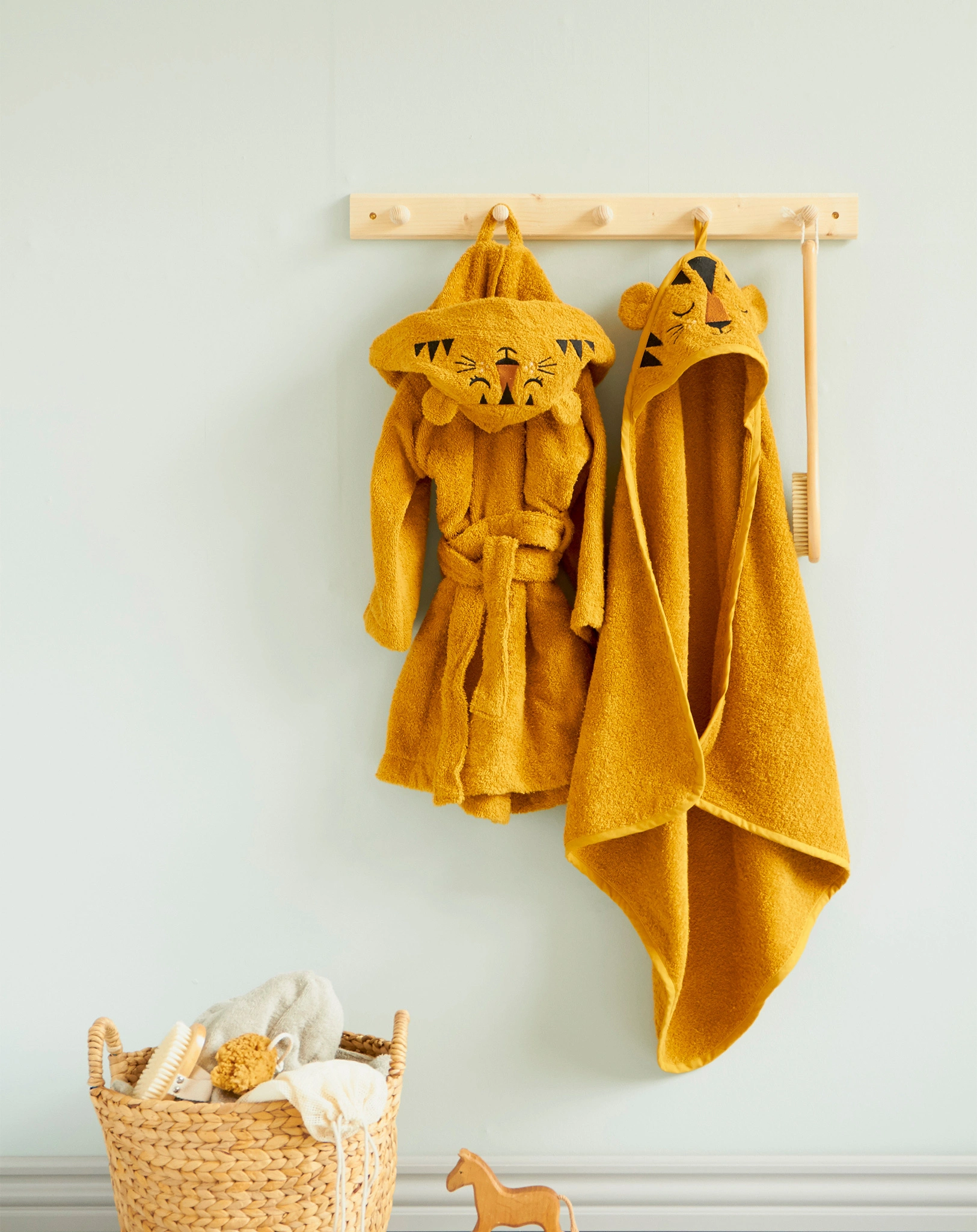 Kapuzen-Handtuch TIGER (72x72) in ochre