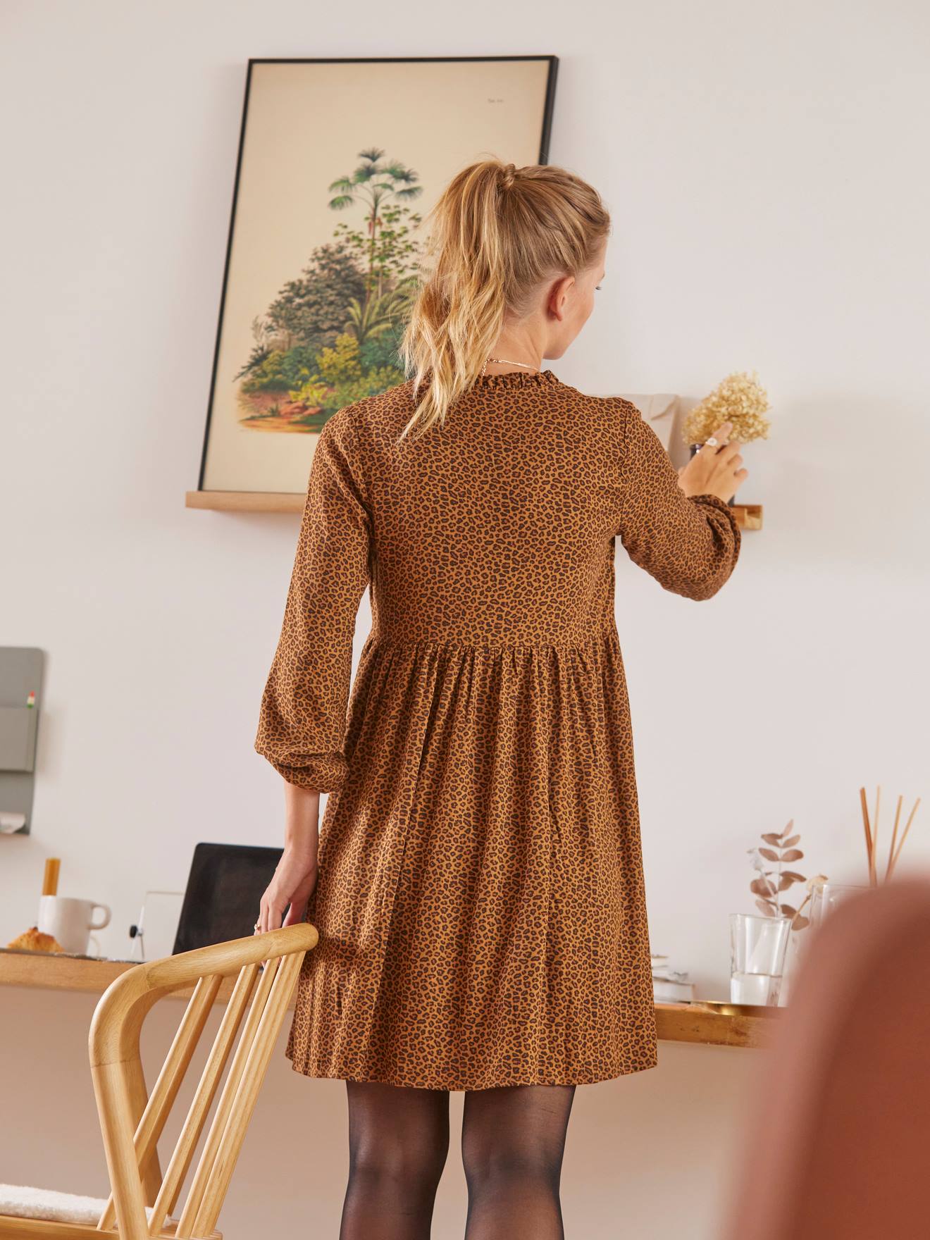 Vestido de maternidade e amamentação com estampa de leopardo, marrom médio.