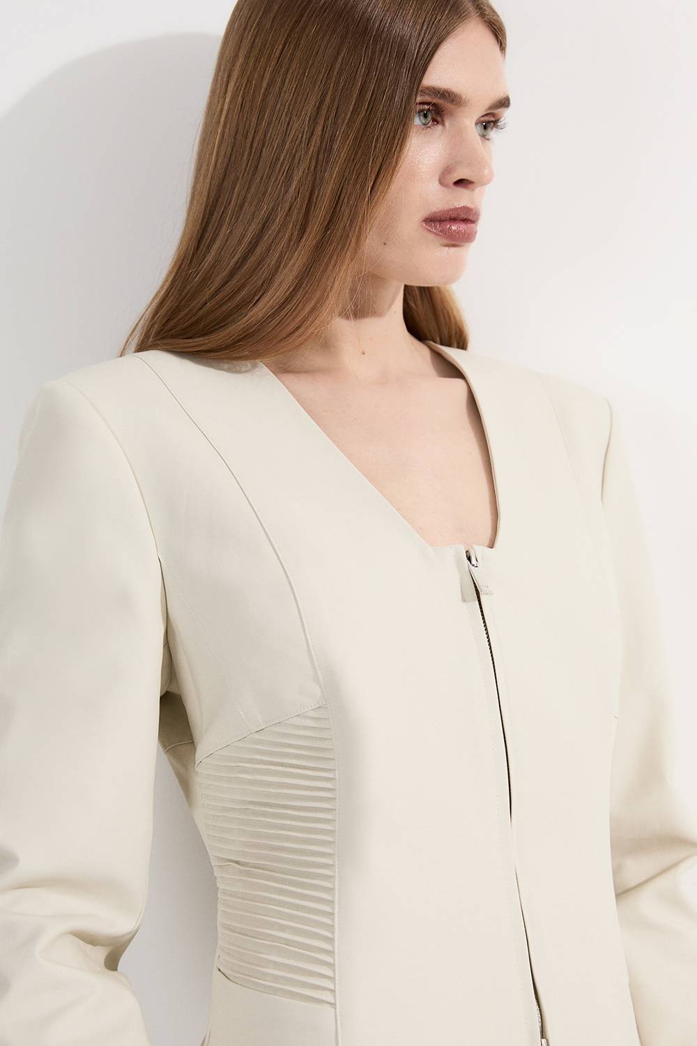 KarenMillen Collection Archive – Blazer en coton sur-mesure pintuck et grosgrain à fermeture éclair frontale