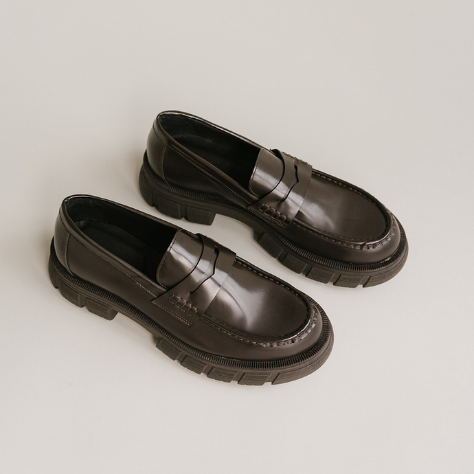Mocassins à semelles crantées  en cuir glacé marron