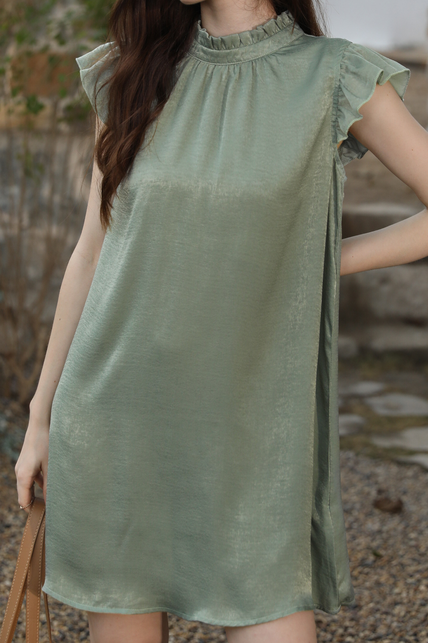 Robe mini à col montant et manches à volants verte