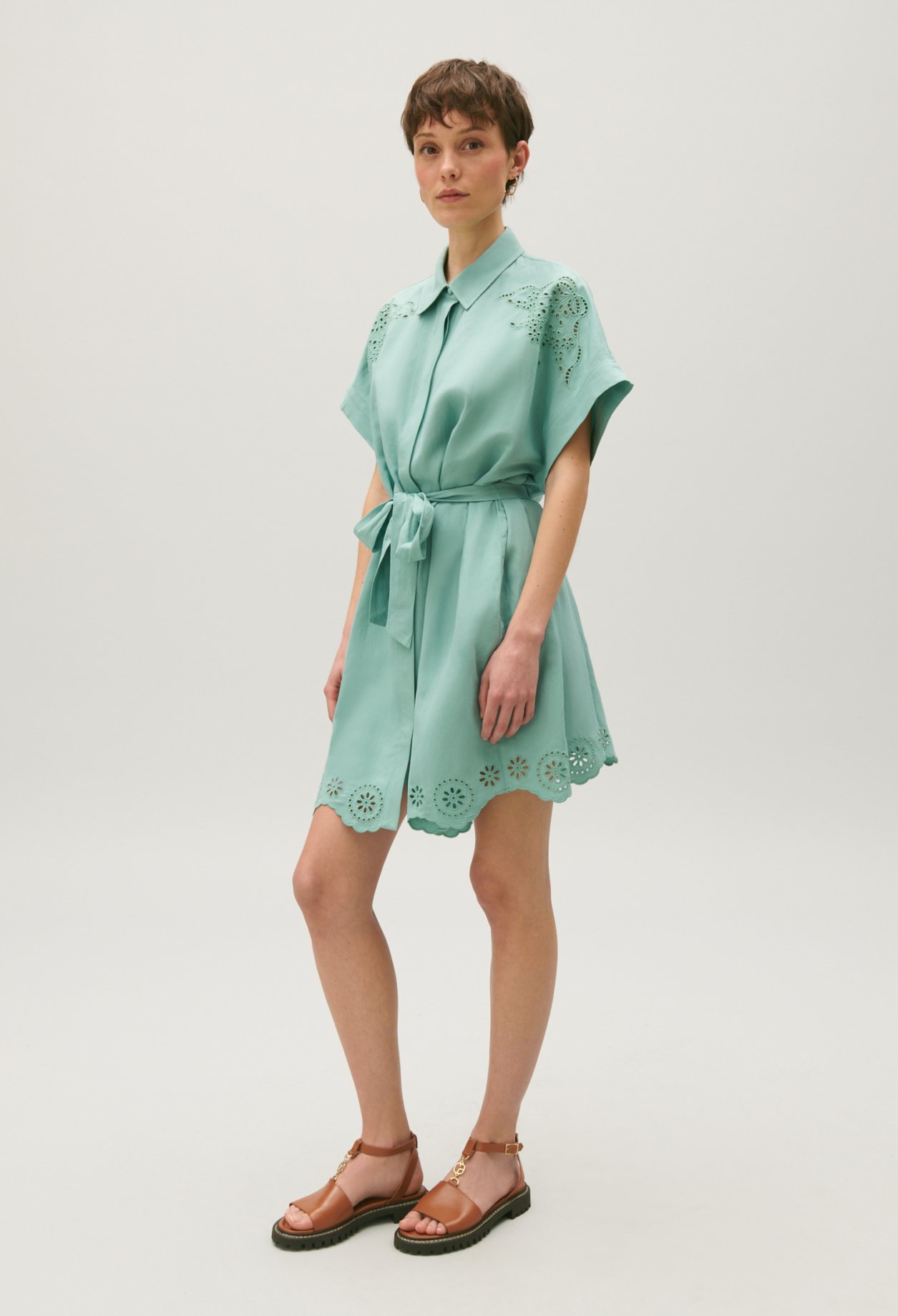 Robe chemise courte broderie anglaise