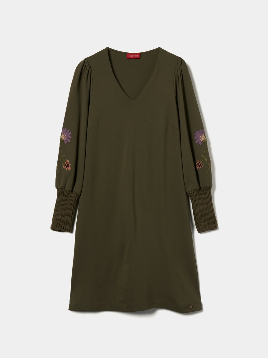 Vestido de malha com bordado