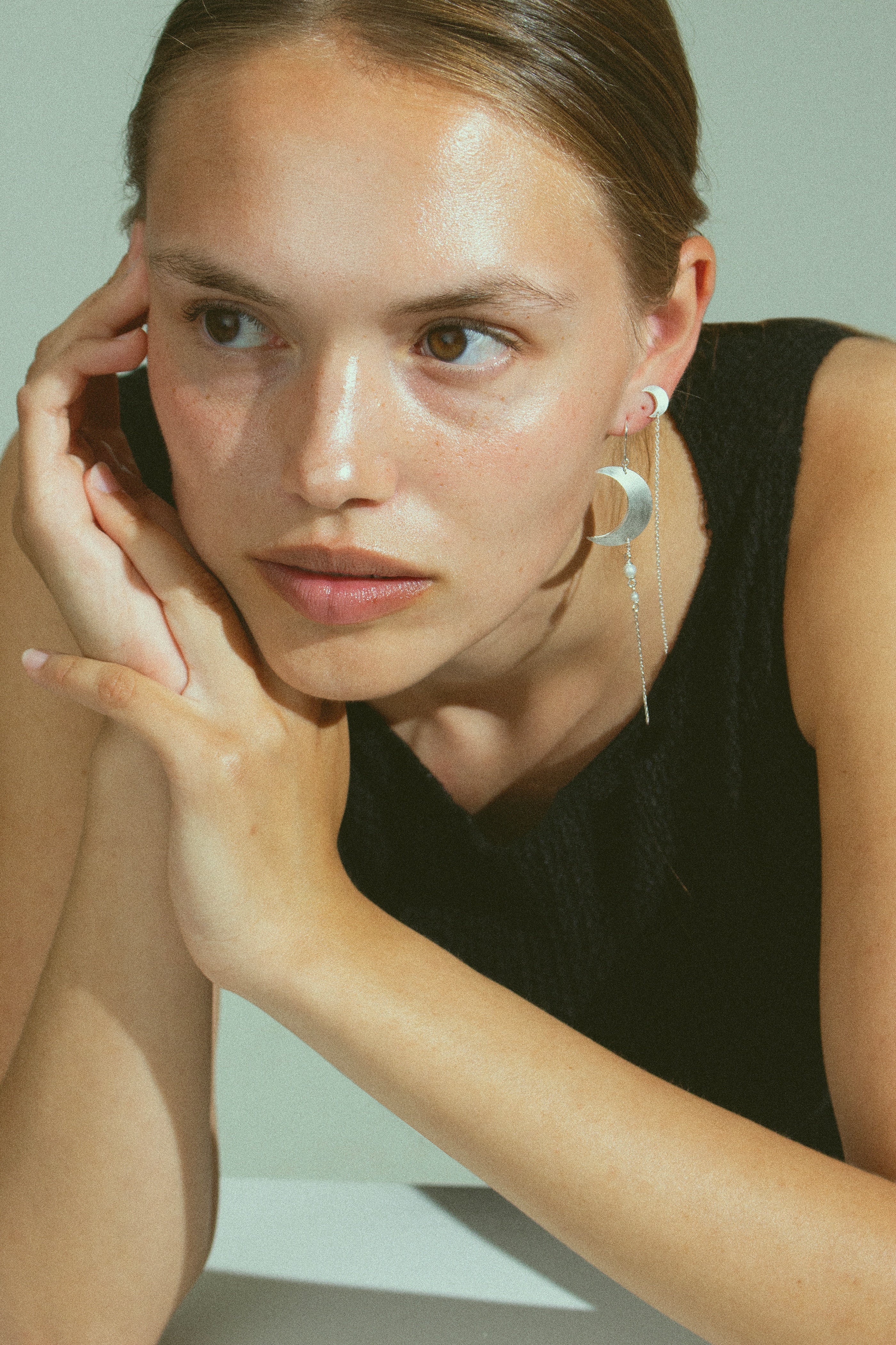 Jane Kønig  Half Moon Chain ørestik - sølv