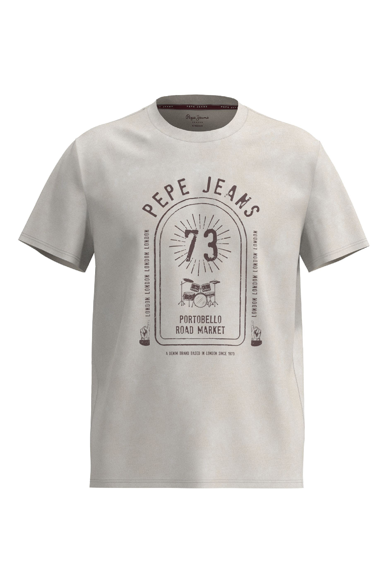 estampa de logotipo em camiseta
