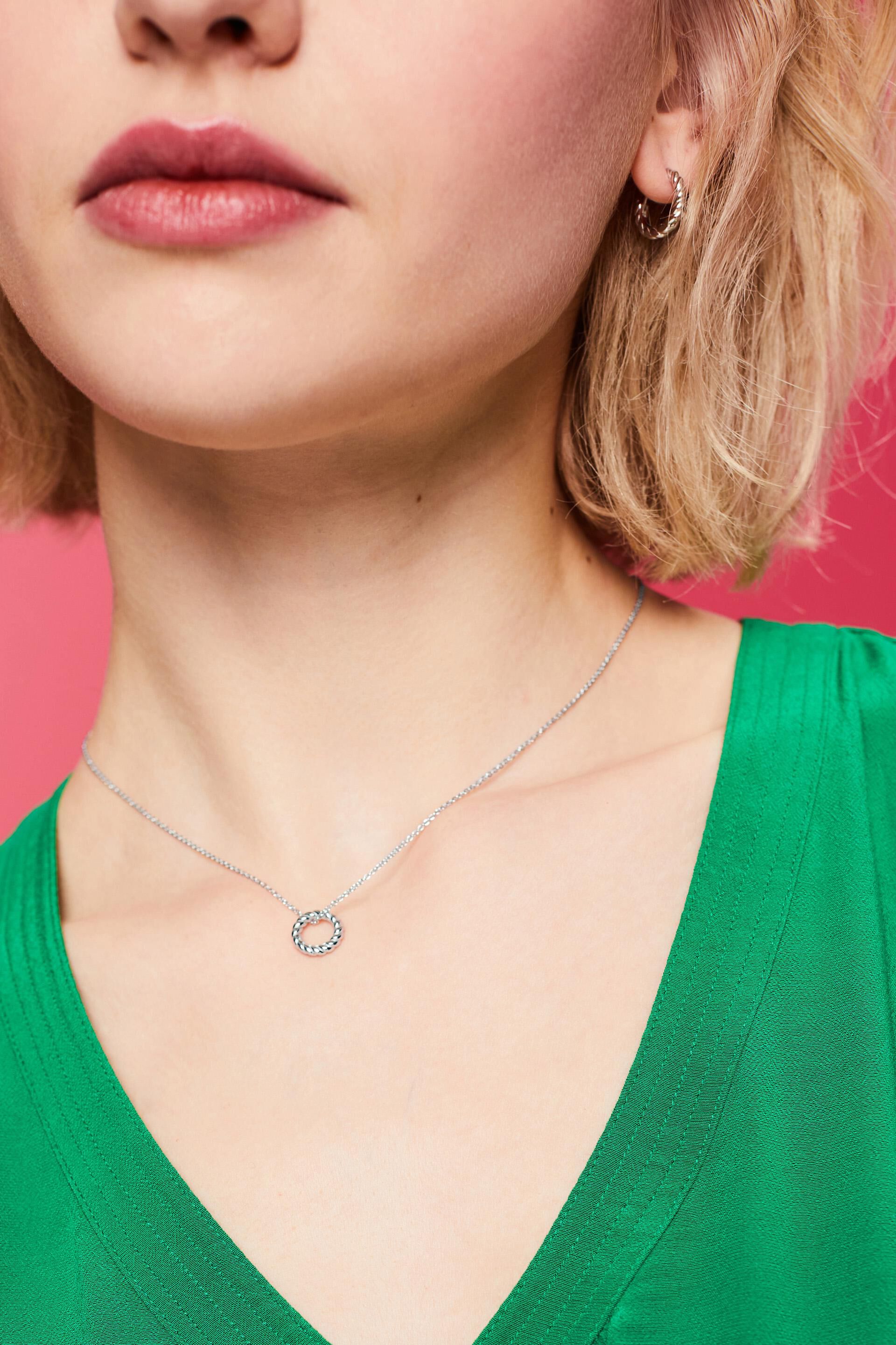 Collier en argent sterling doté d’un pendentif à retors