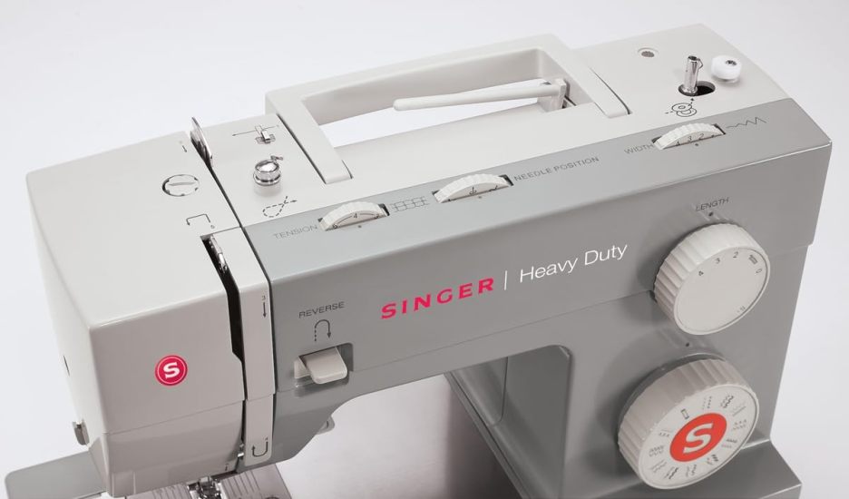 Máquina de costura Singer 4411 Heavy Duty, cinza