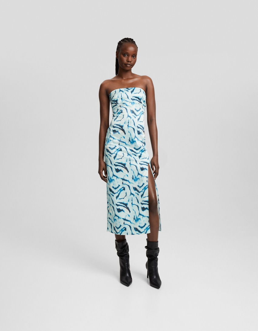 Vestido midi tomara que caia de cetim com amarração nas costas.