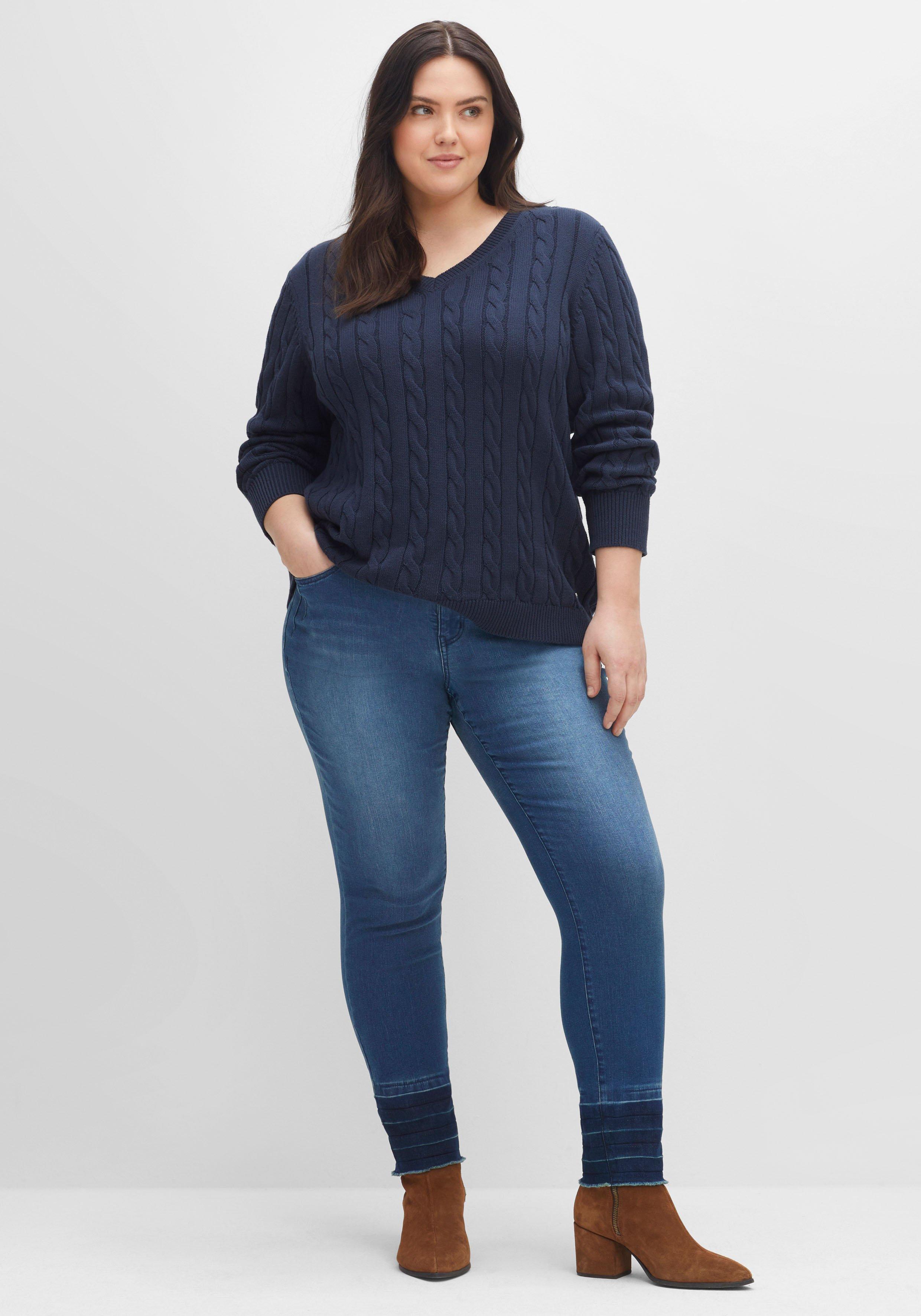 Schmale Jeans mit Kontrastsaum und Crinkle-Effekt