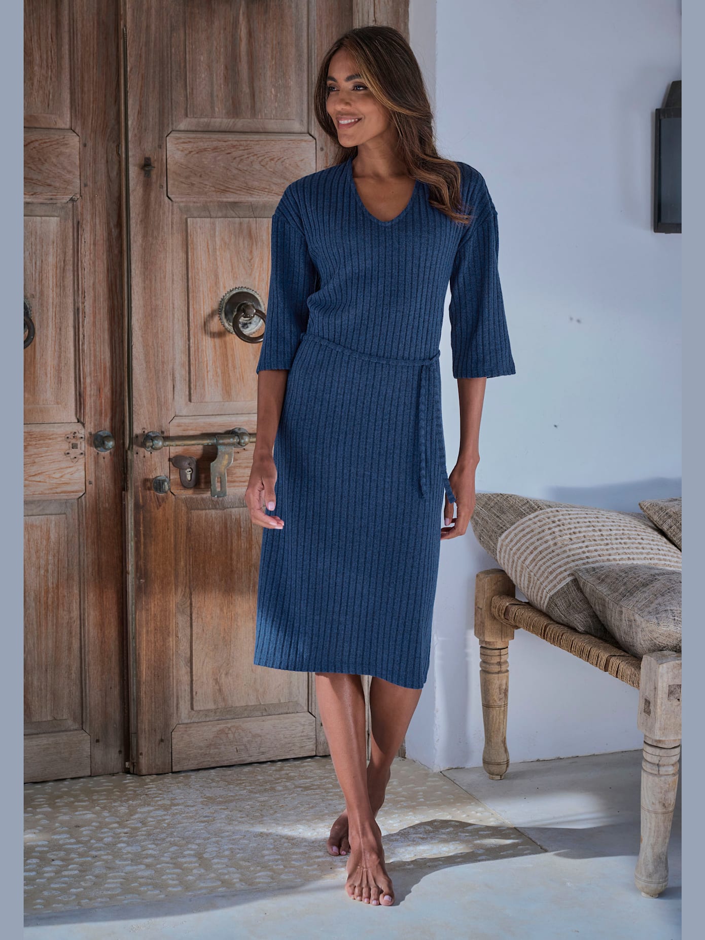 Robe en matière sweat robe longue côtelée avec encolure en v