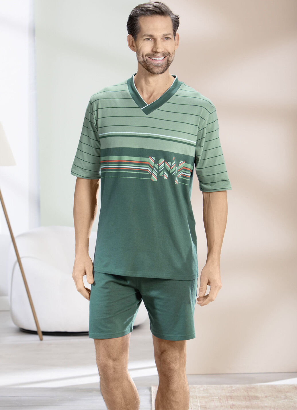 Shorty mit V-Ausschnitt