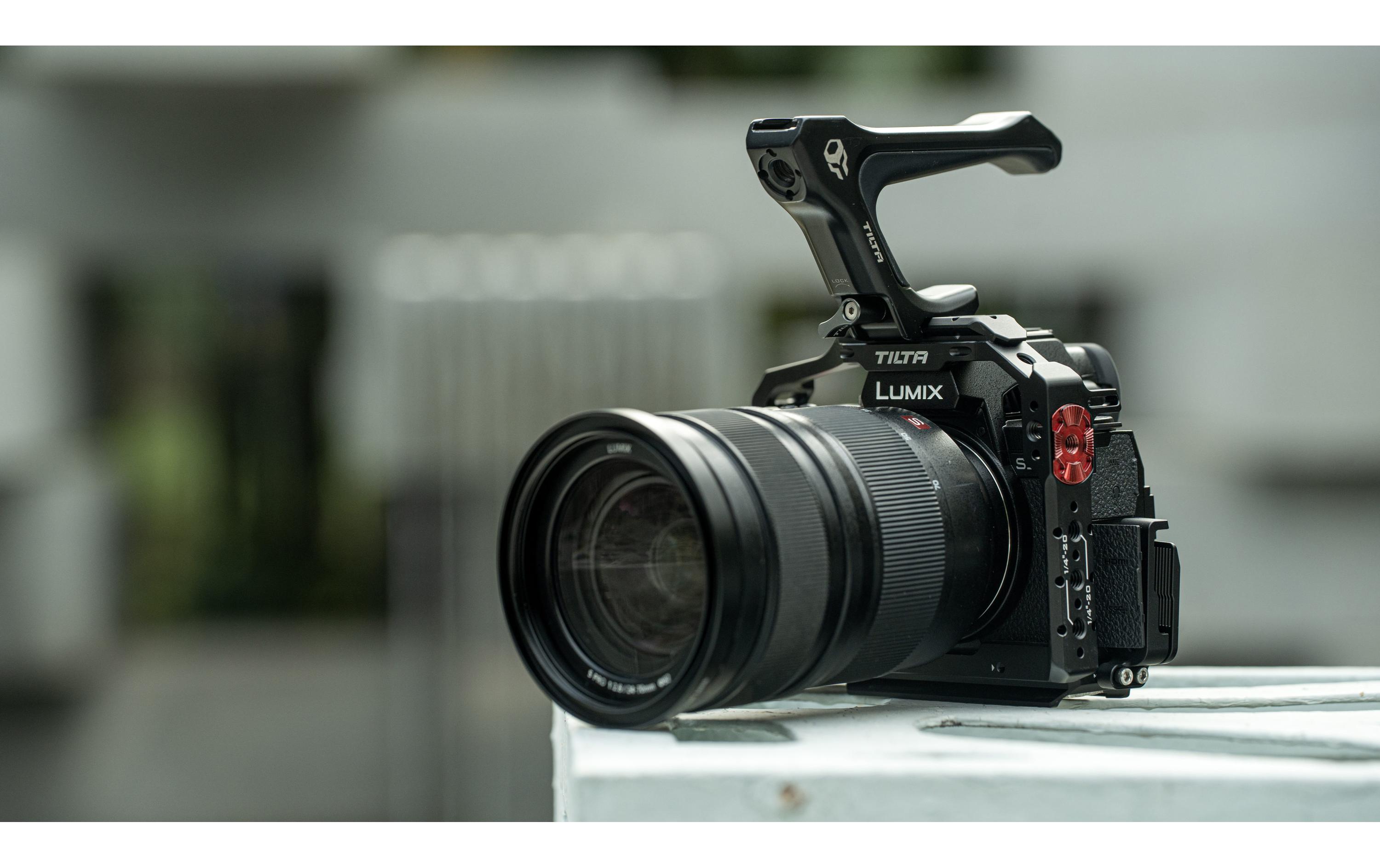Full Camera Cage für Panasonic S5 II/IIX - SchwarzVerbessert die Funktionalität der Kamera und bietet gleichzeitig zusätzlichen Schutz