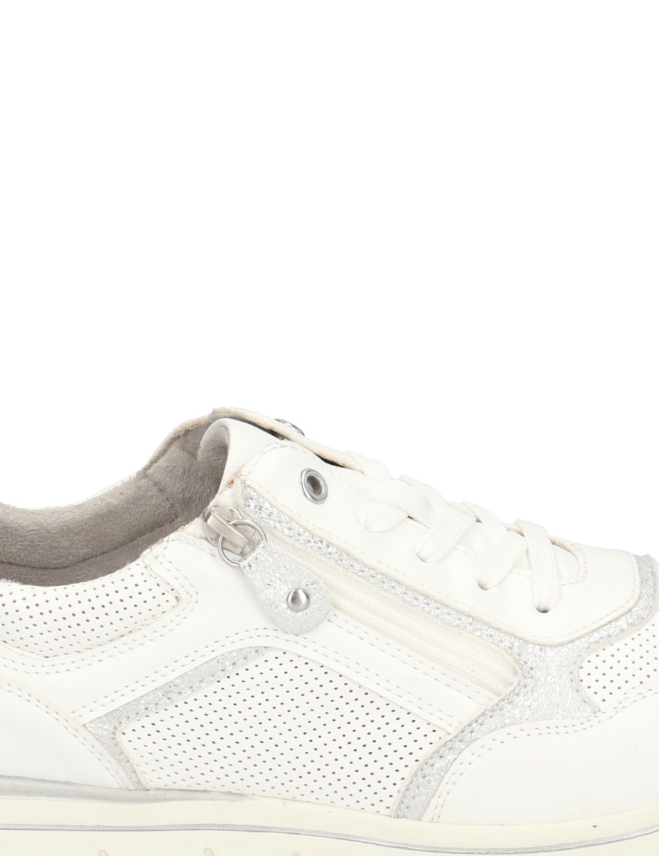 Sneaker