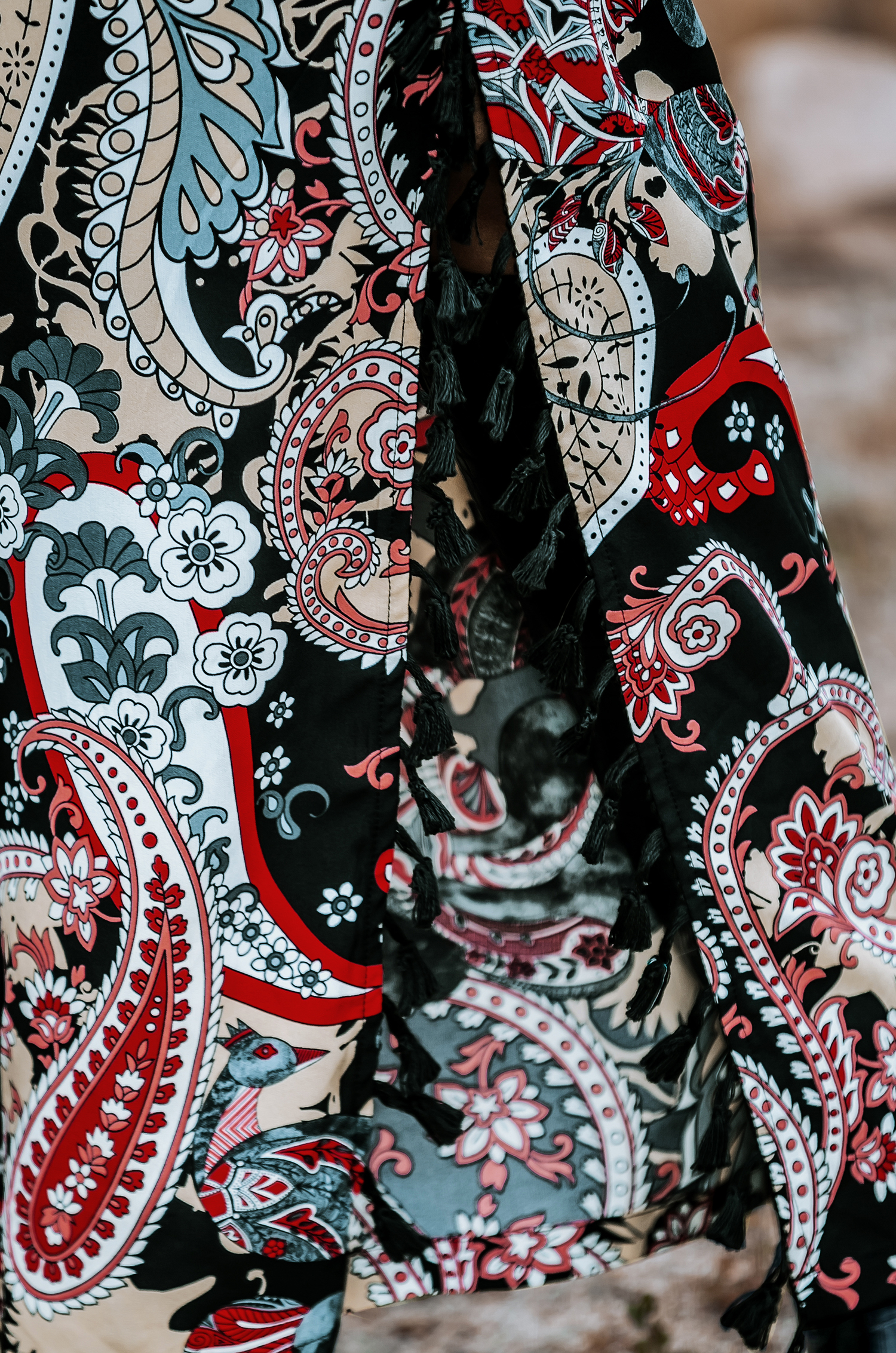 Pantalon à jambe large avec glands paisley