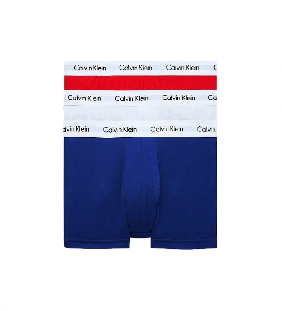 Conjunto com 3 cuecas boxer Calvin Klein de cintura baixa em algodão elástico, nas cores azul, branca e vermelha.