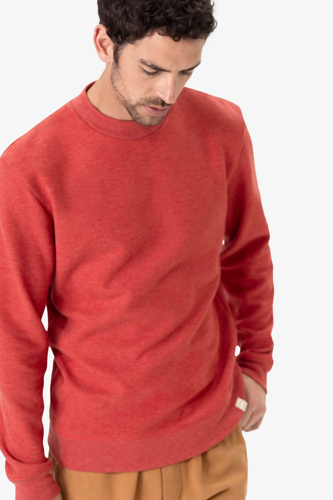 Rode sweater met hoge hals