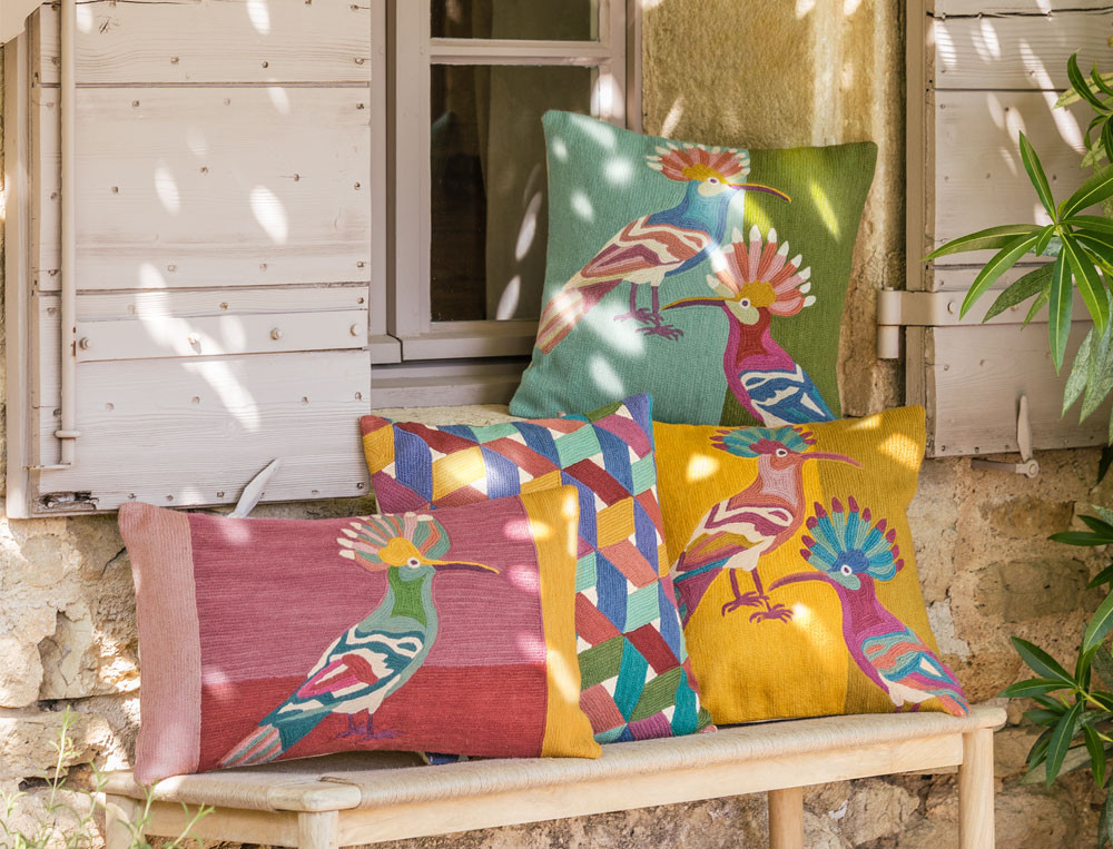 Coussin brodé-Figure de style