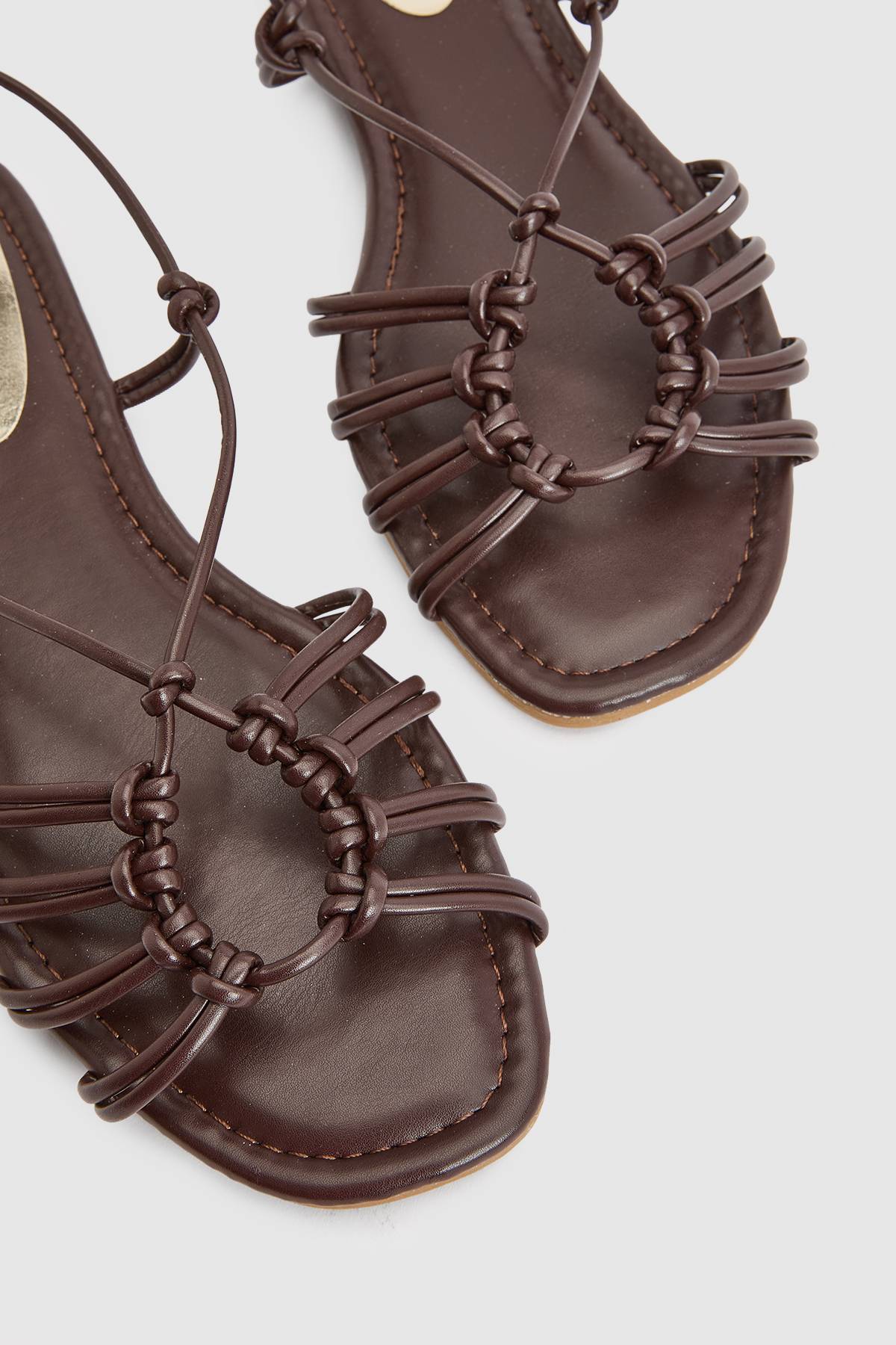 Oasis Sandales Plates À Bout Ouvert Clara En Synthétiquecuir À Lanières