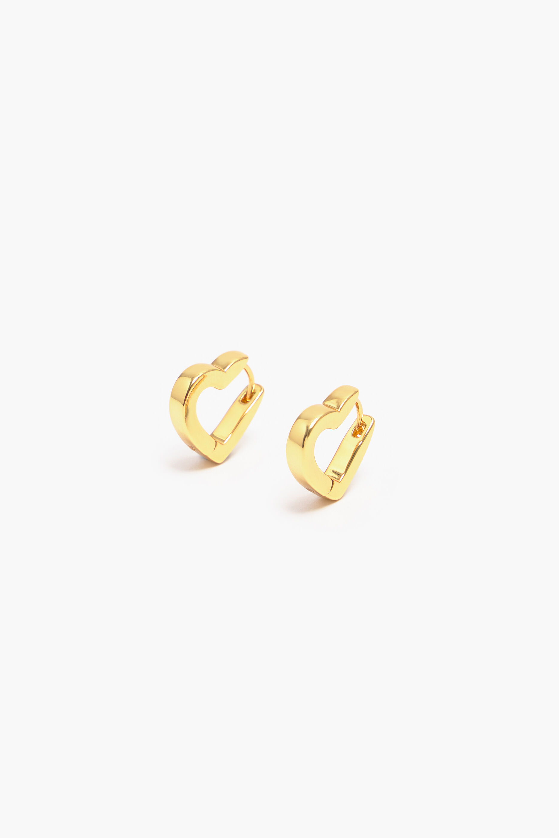 Brincos de argola em formato de coração dourado