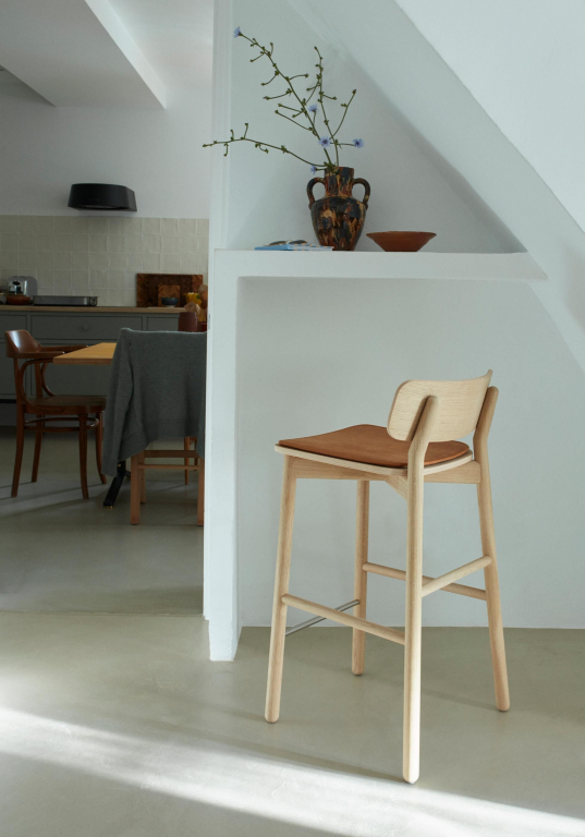 Fritz Hansen Hven barkruk 67cm
