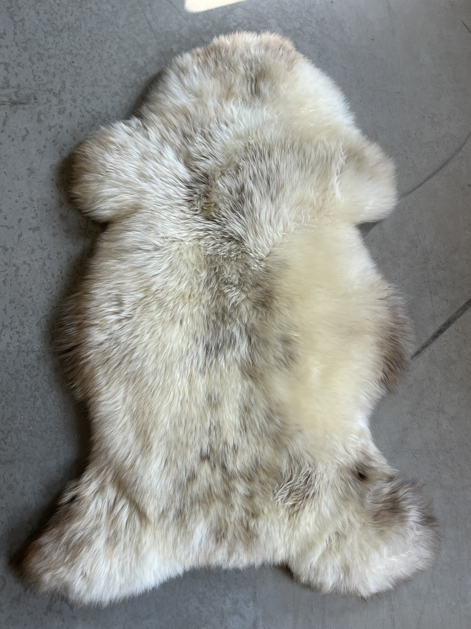 Natürliches Schafsfell metalliert, B ca. 100 cm, L ca. 60 cm von fischer's lagerhaus