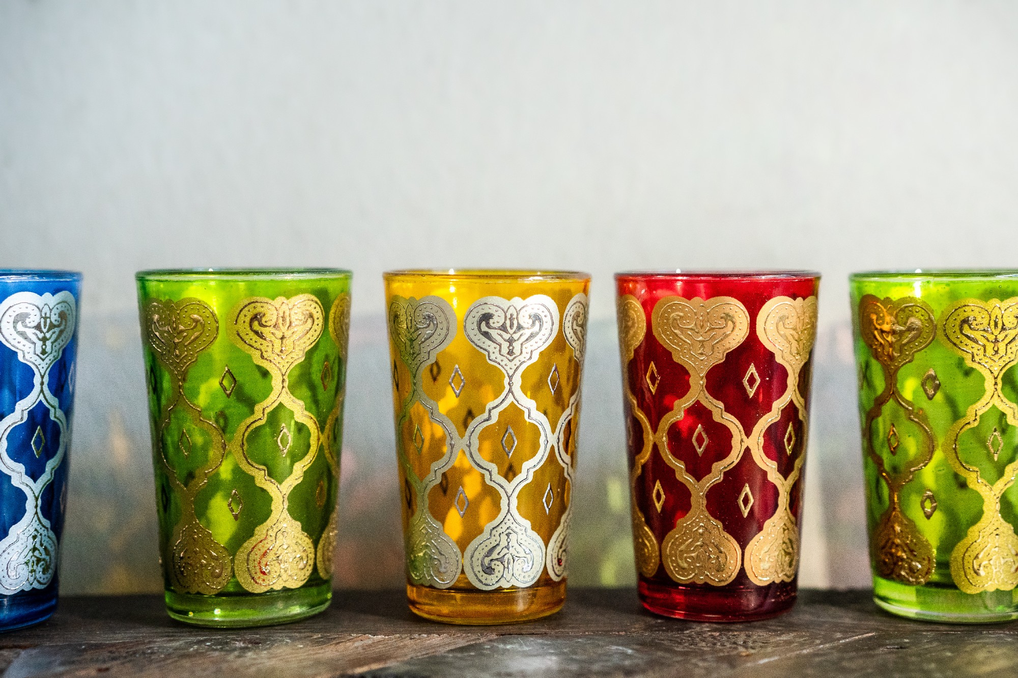 Teeglas 'Jakar' gelb-silber, H 9 cm, Ø 5,5 cm zu 4,80