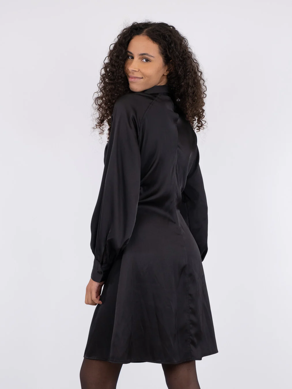 Neo Noir  Naila Sateen kjole - sort