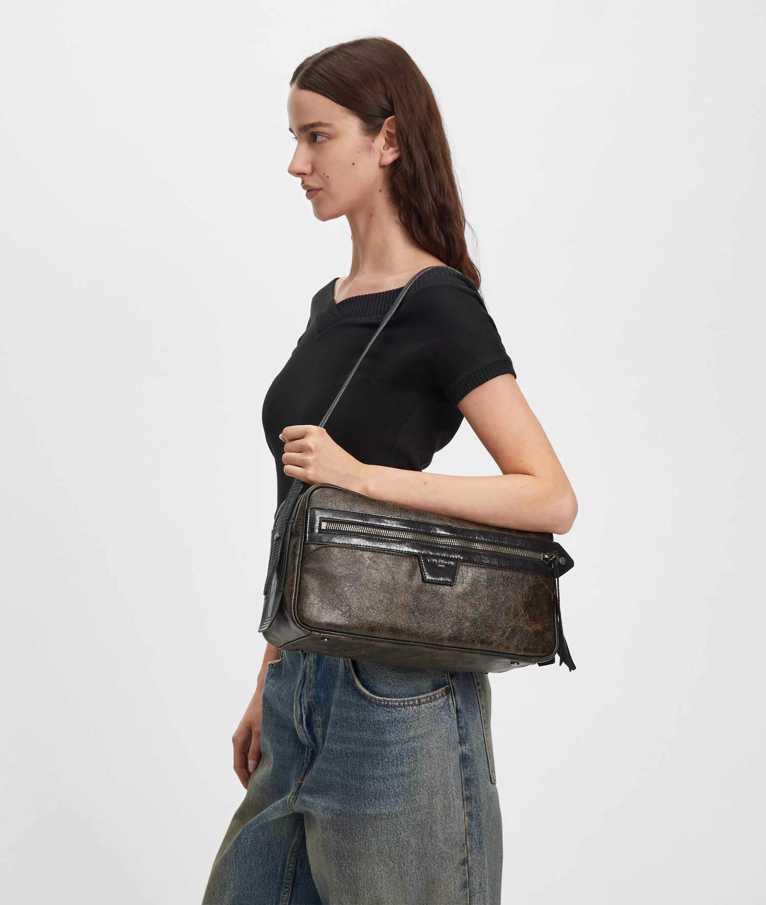 Juno Satchel M Spacious shoulder bag with a vintage look