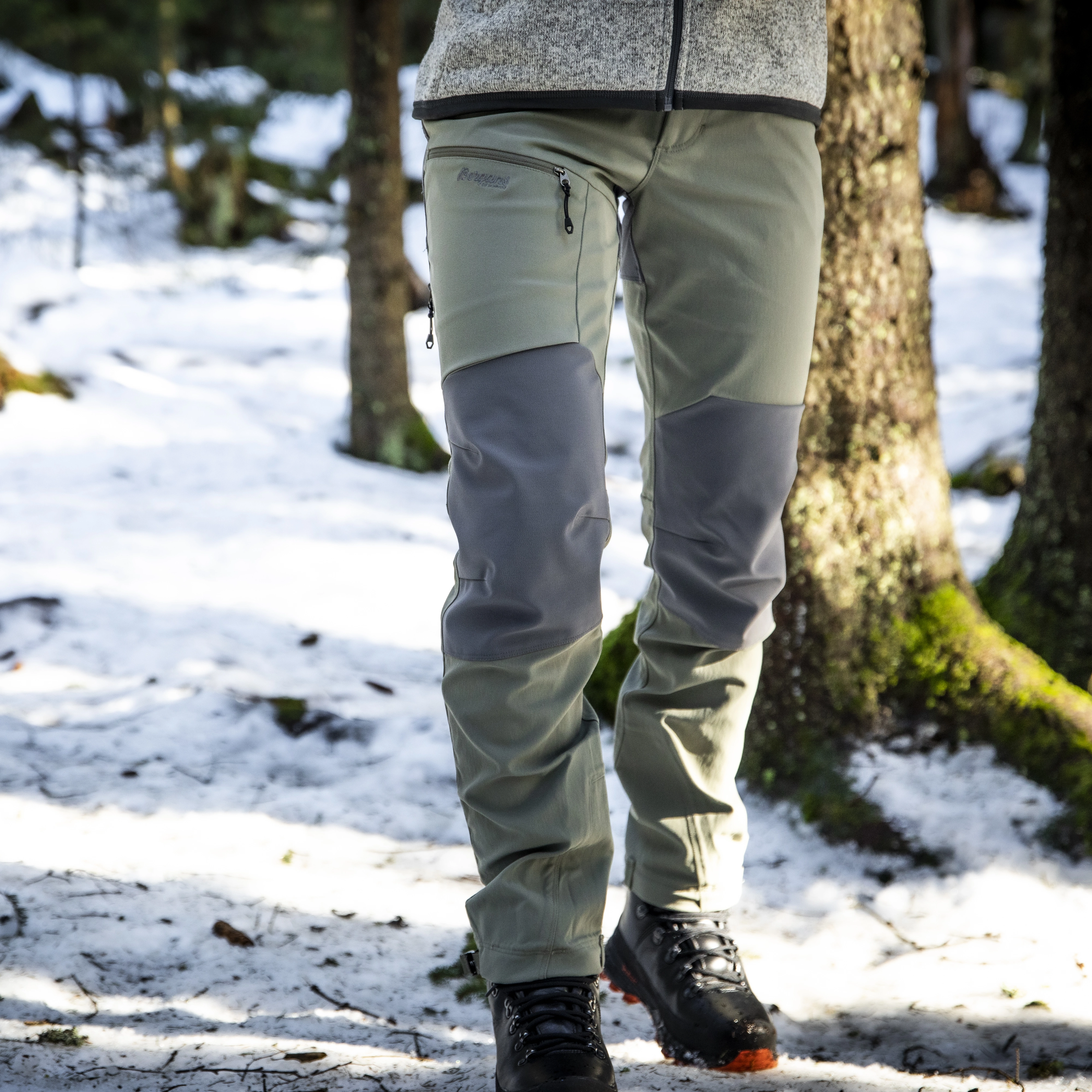 Fjorda Trekking Hybrid W Pants Green Mud / Solid Dark Grey