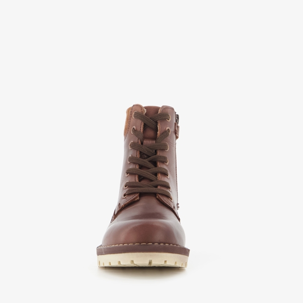 Groot leren jongens veterboots
