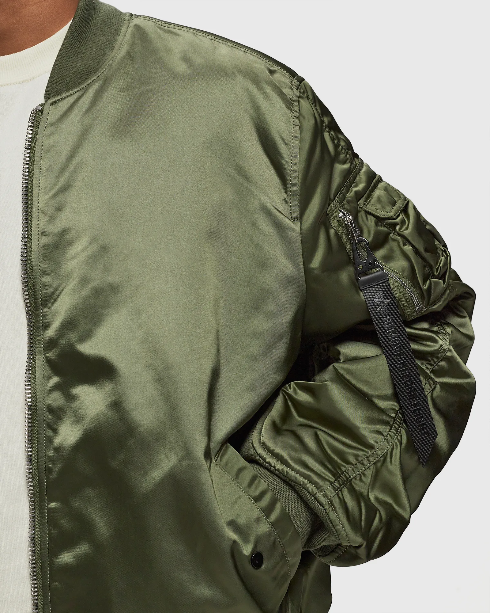 Jaquetas Bomber e de Voo Alpha Industries - MA-1 UV