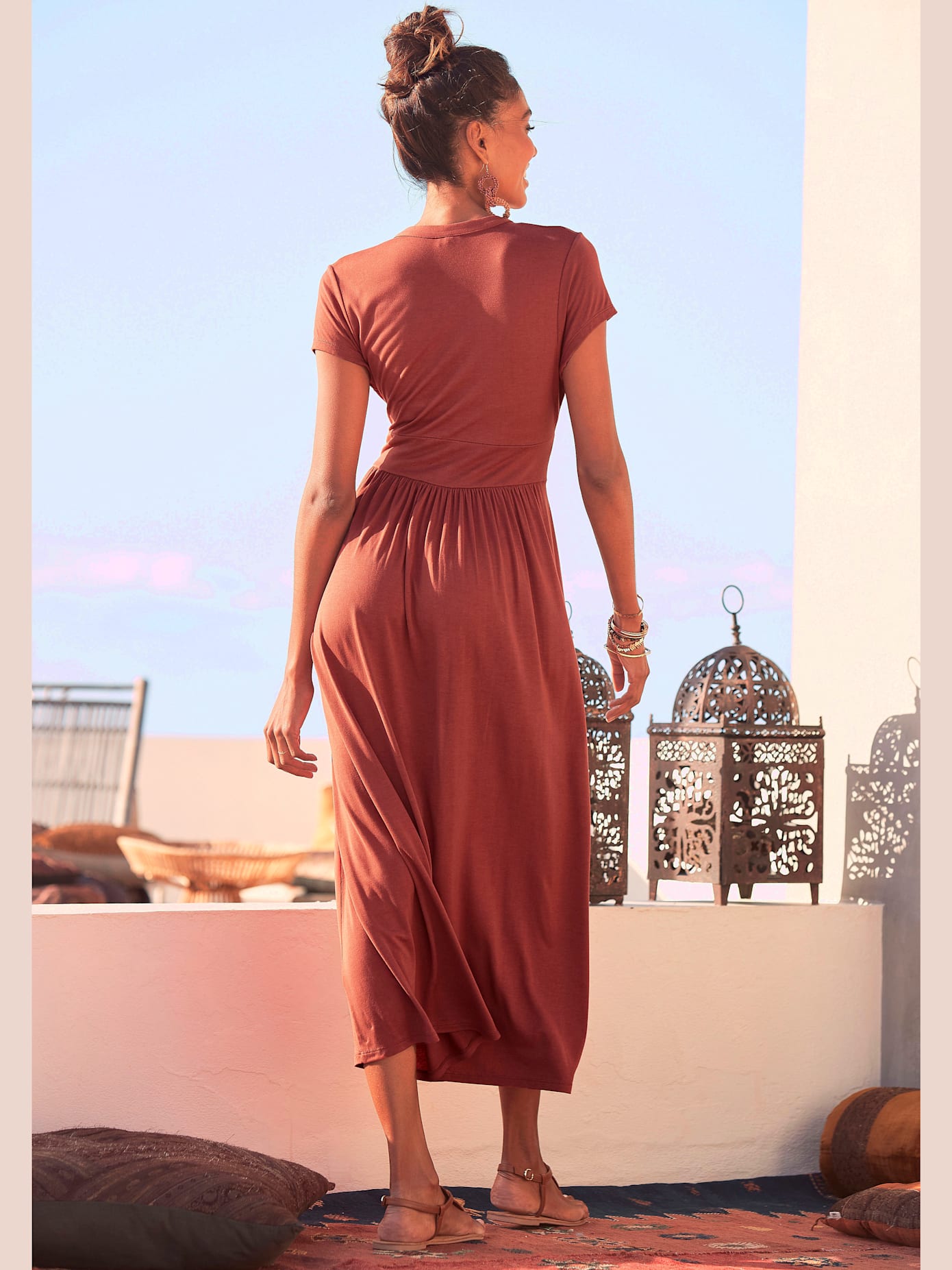 Robe mi-longue minirobe avec glissière devant