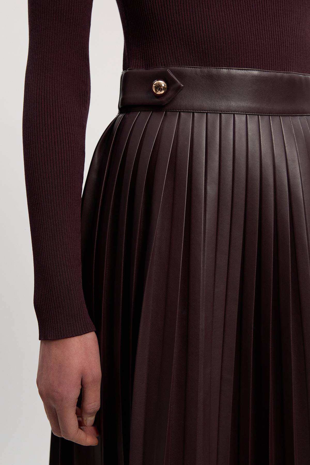 KarenMillen Robe Mi-longue Tricotée Plissée à Détails Patte en Mélange Viscose Côtelée et synthétique