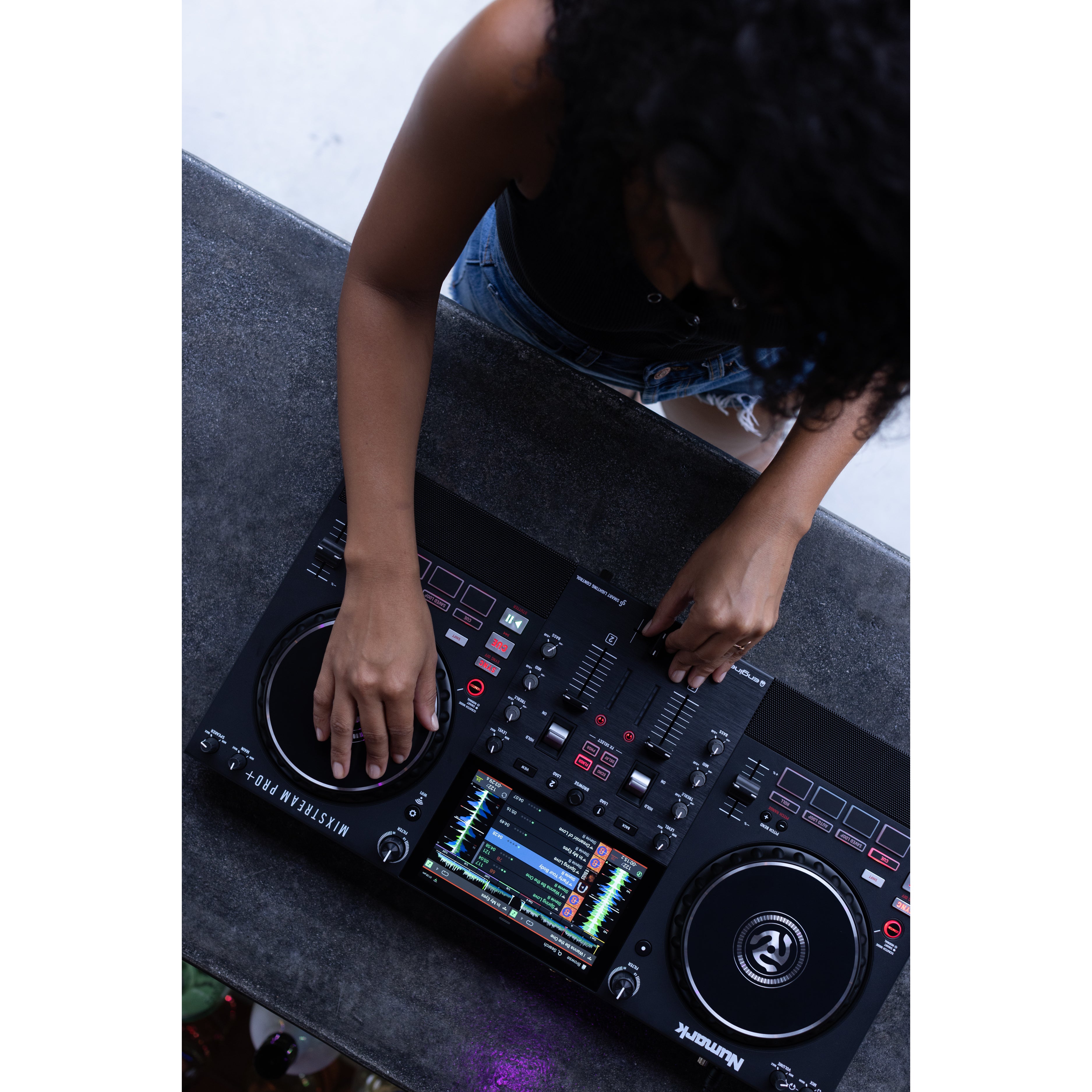 Numark Mixstream Pro+ standalone DJ-controller