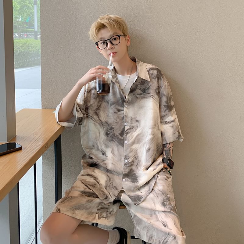 farrahces - Set: Shirt met korte mouwen, reverskraag en tie-dye print + korte broek