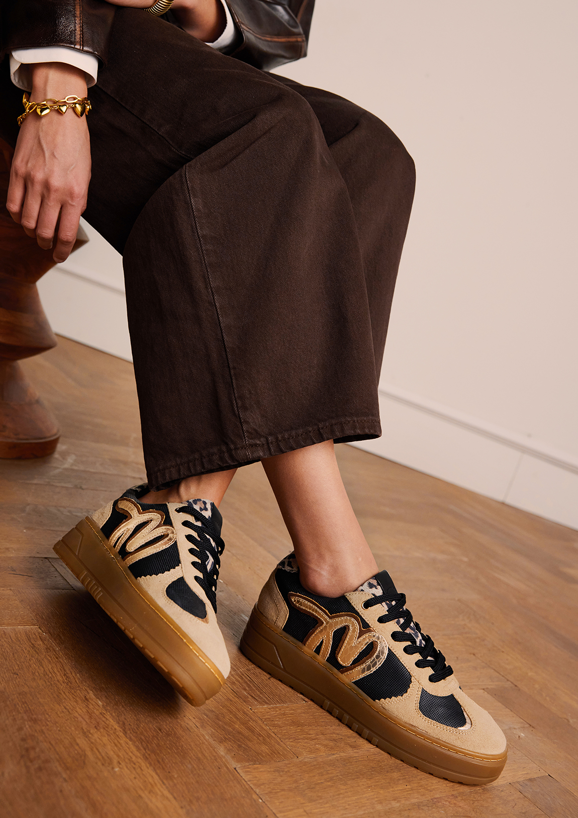 Taupe leren sneakers met details