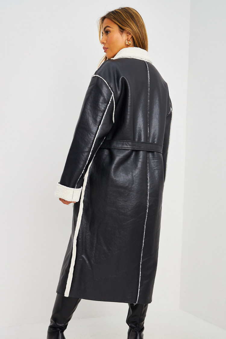 Veste longue noire à empiècement fourrure