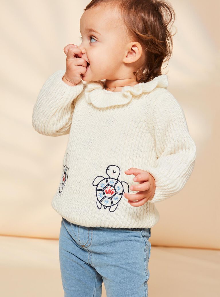 Pull écru en tricot avec tortues
