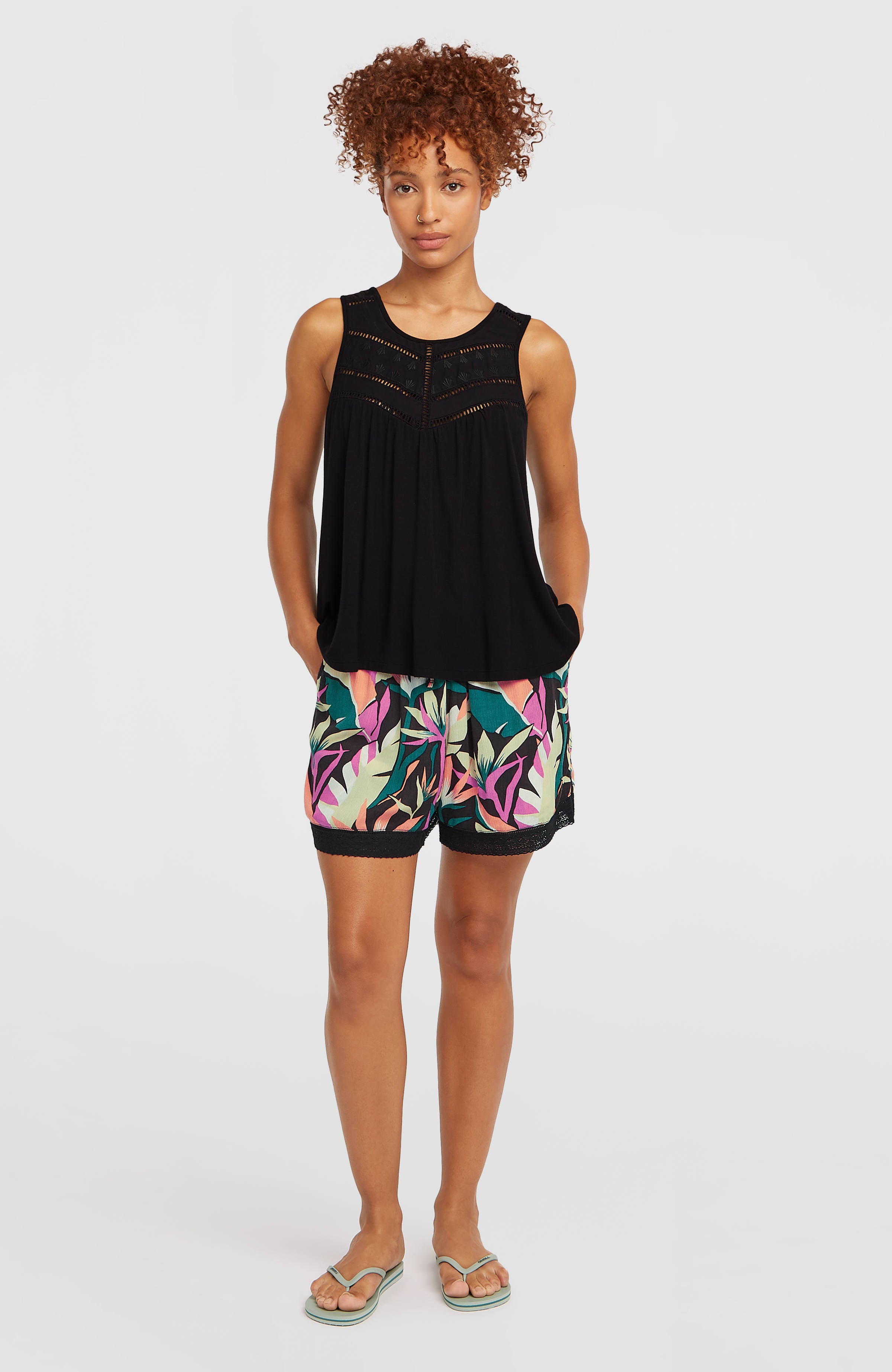 Essentials Tokeena short