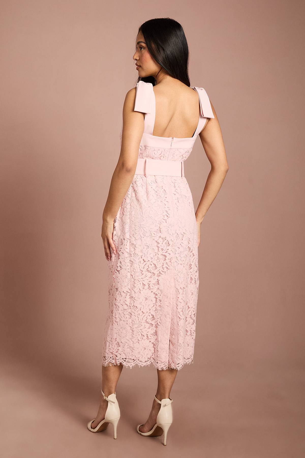 Coast Robe En Dentelle Ceinturée À Nœuds Sur Les Épaules Petite